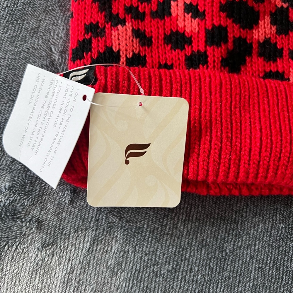 NWT Fabletics Red Leopard Beanie with Pom Pom - Picture 4 of 8